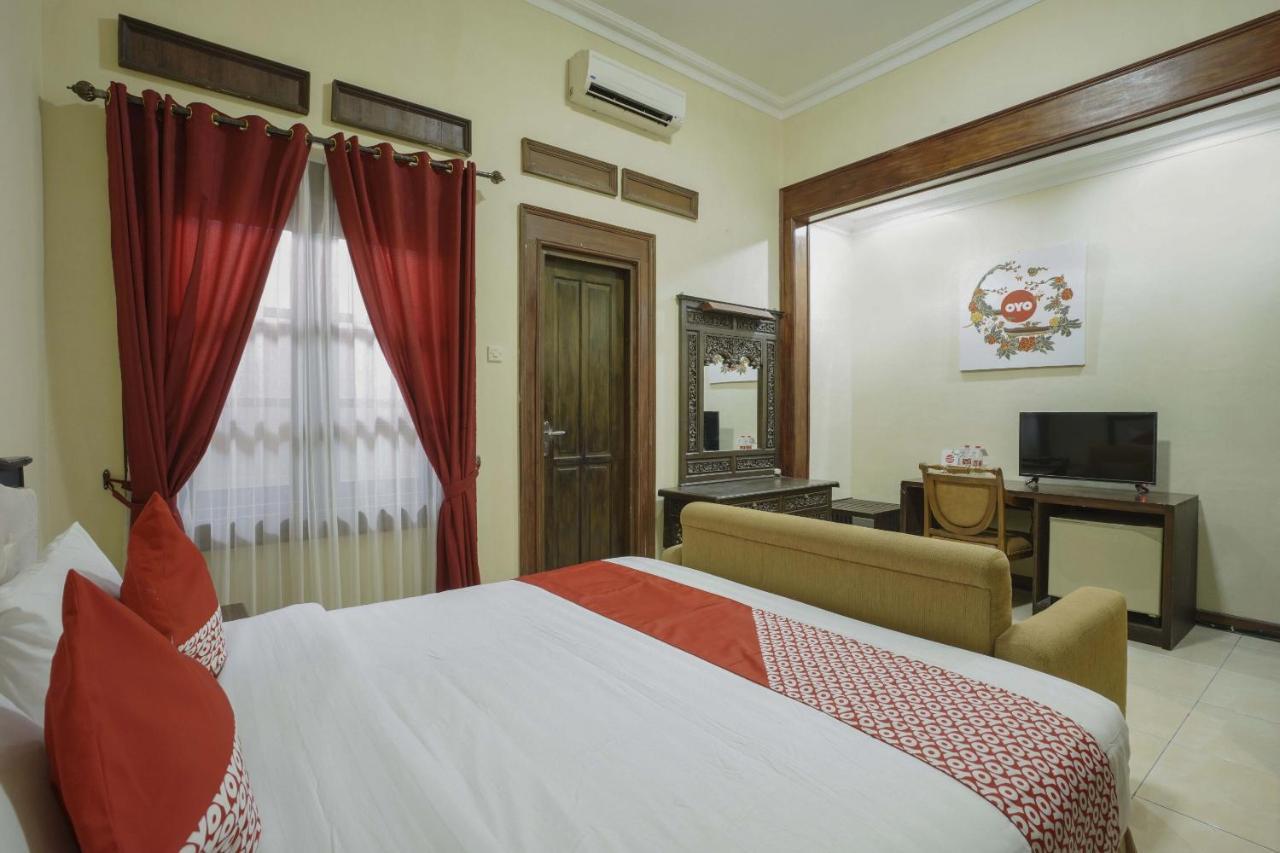 Oyo 804 Ndalem Maharani Guest House Yogyakarta Esterno foto