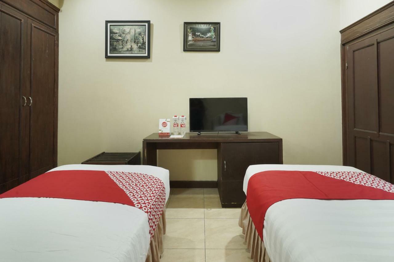 Oyo 804 Ndalem Maharani Guest House Yogyakarta Esterno foto