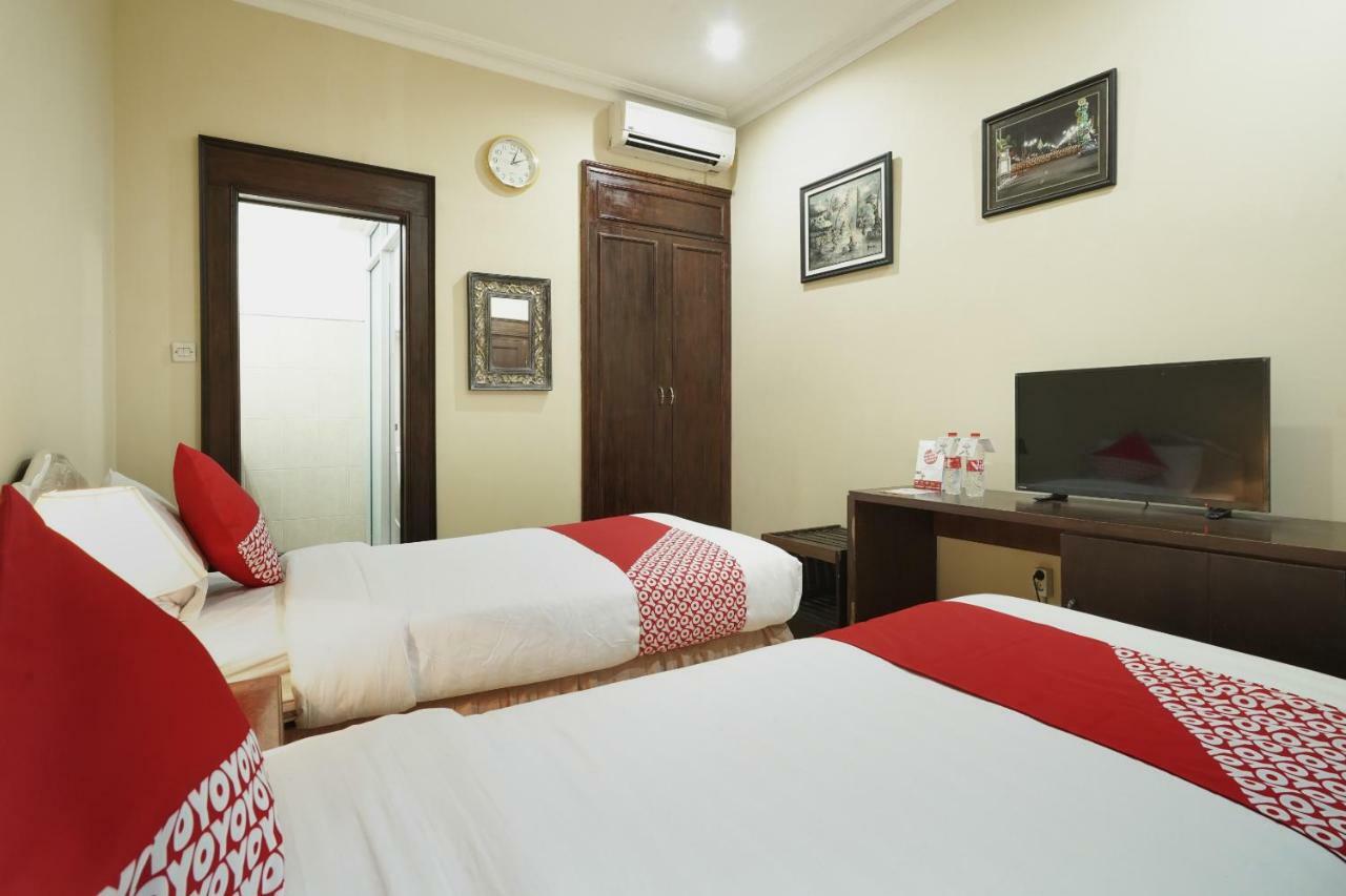 Oyo 804 Ndalem Maharani Guest House Yogyakarta Esterno foto