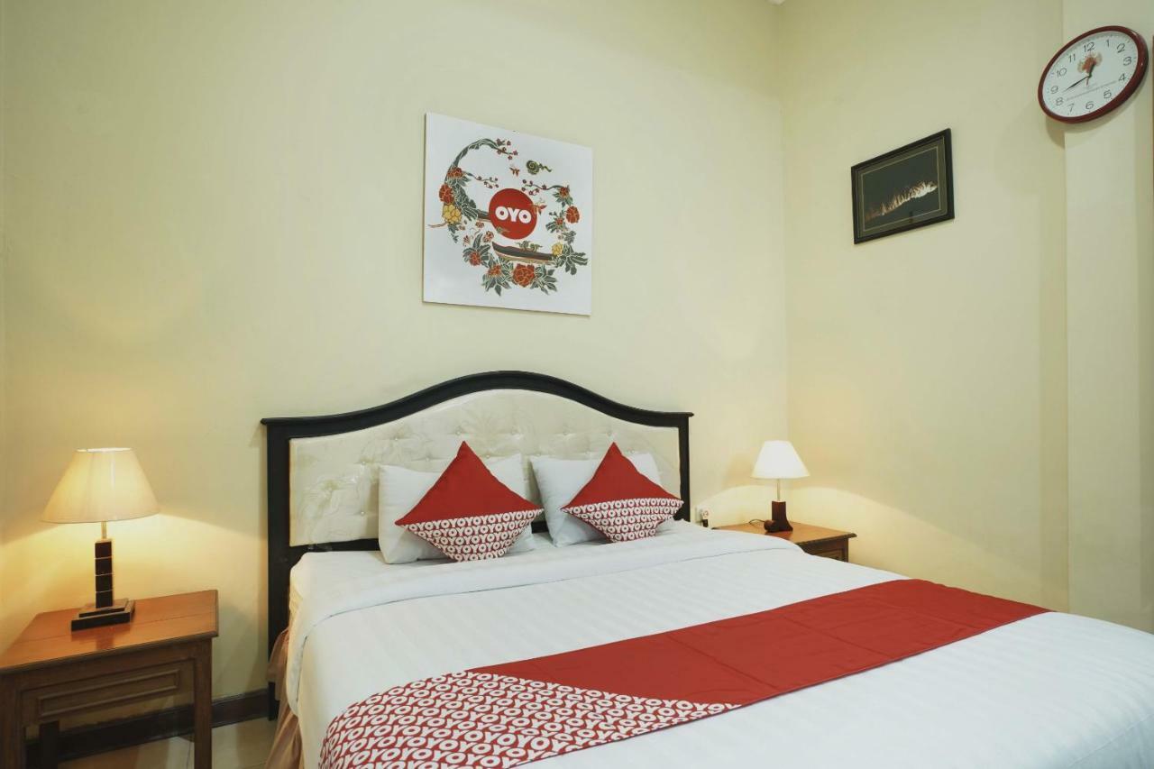 Oyo 804 Ndalem Maharani Guest House Yogyakarta Esterno foto