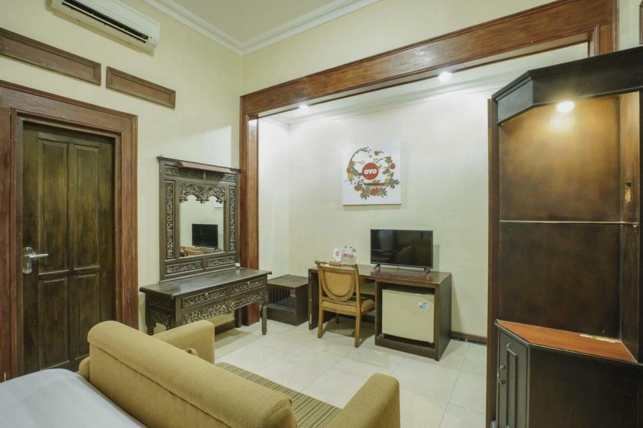 Oyo 804 Ndalem Maharani Guest House Yogyakarta Esterno foto