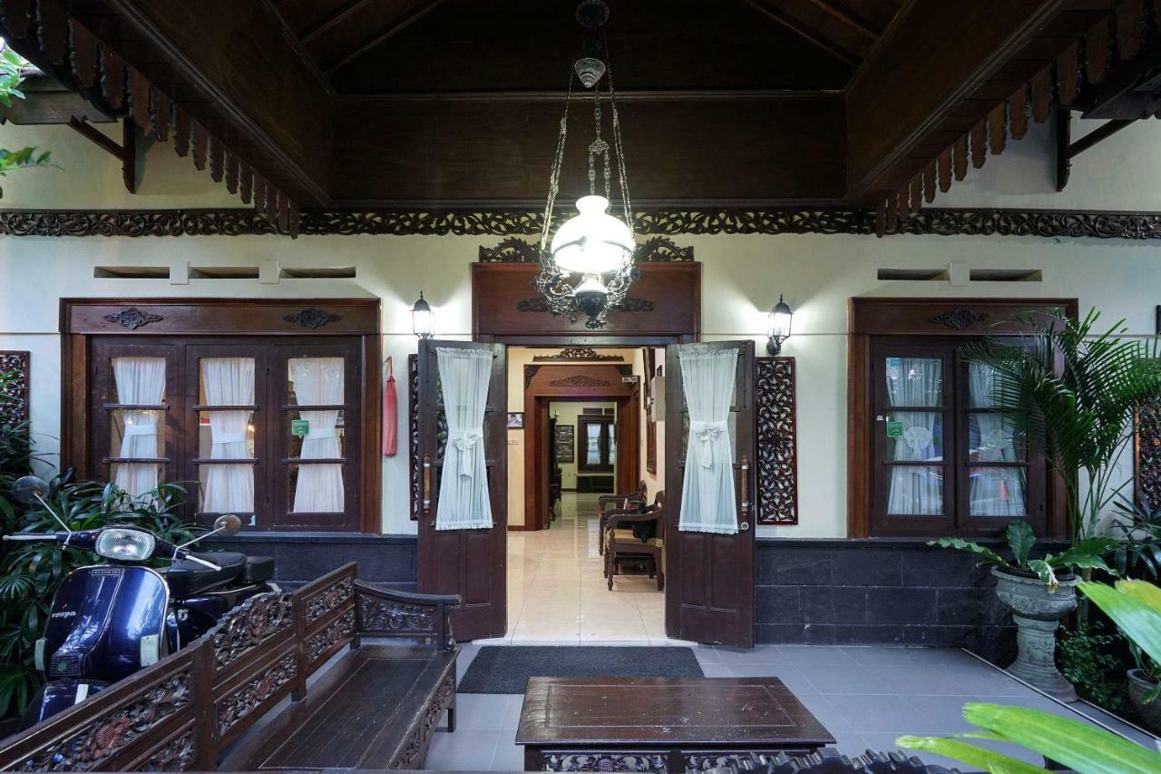 Oyo 804 Ndalem Maharani Guest House Yogyakarta Esterno foto