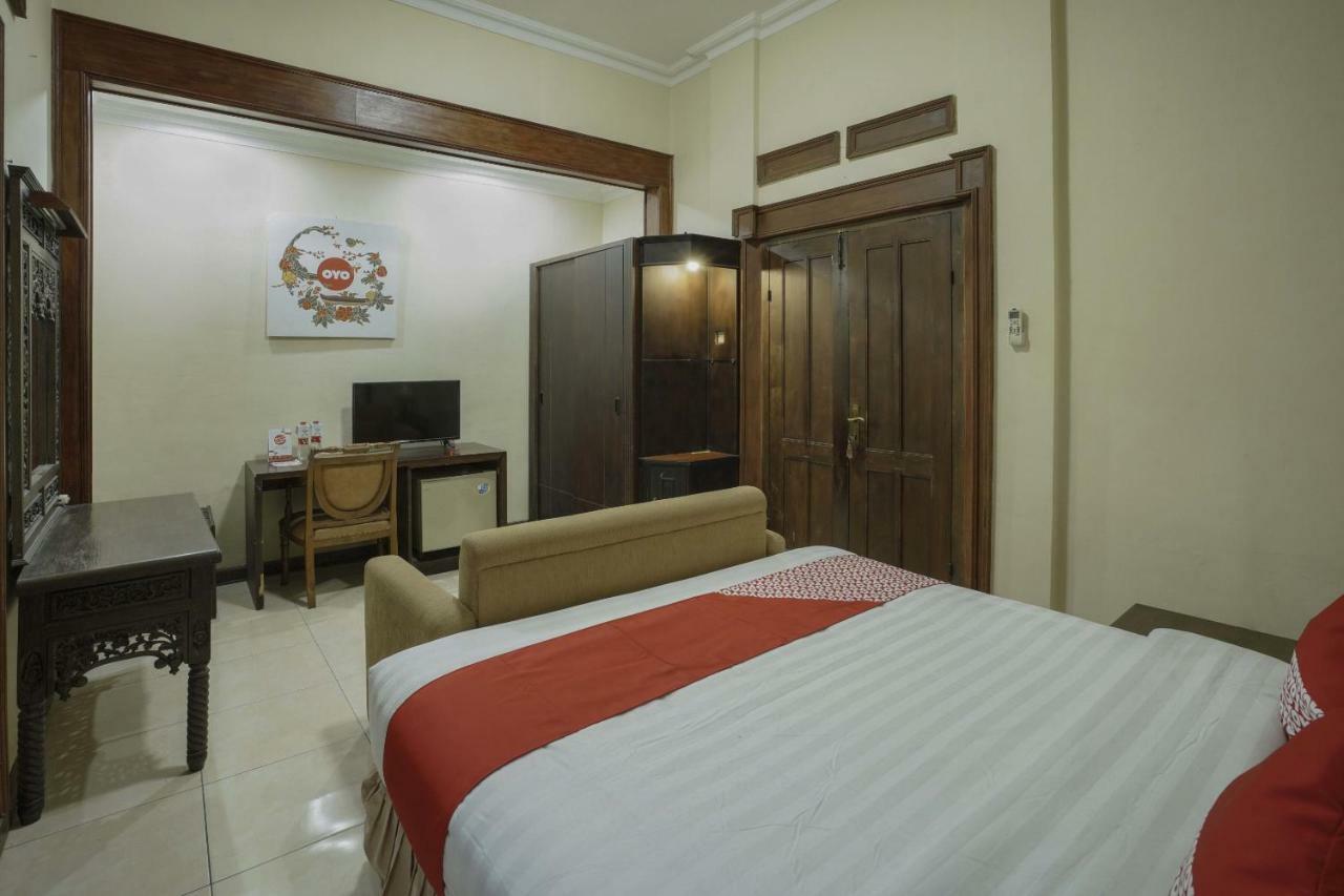 Oyo 804 Ndalem Maharani Guest House Yogyakarta Esterno foto